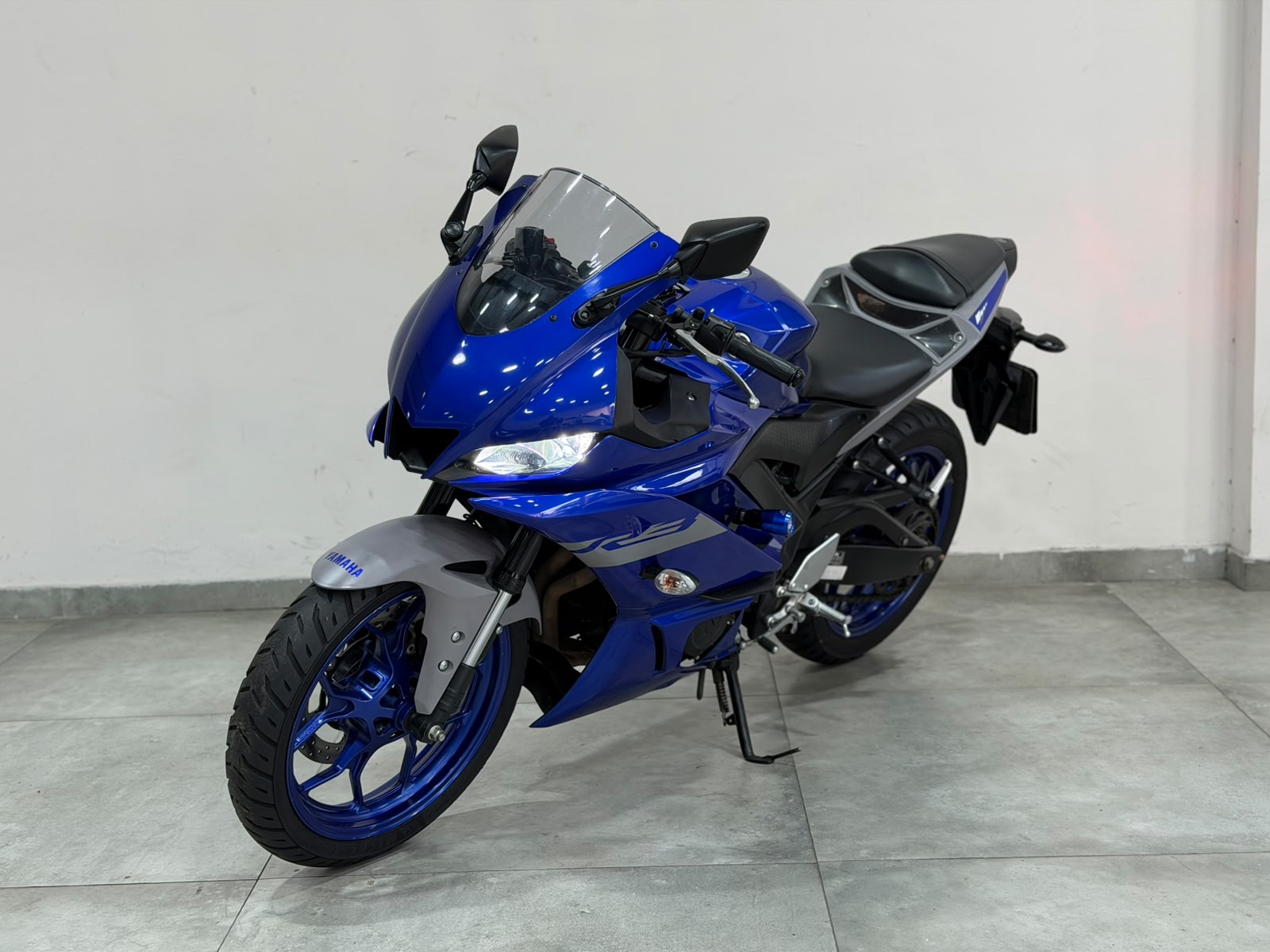 YAMAHA YZF F3